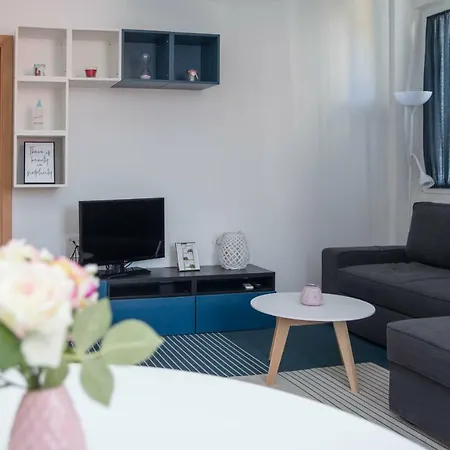 Апартаменти Zdenka New&cozy Задар